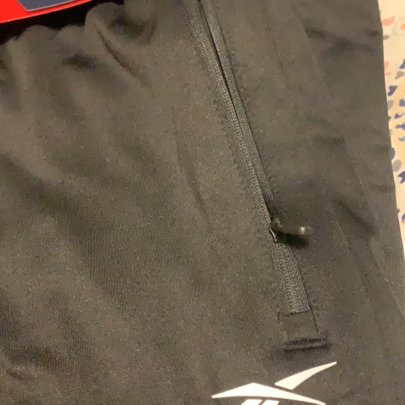 NWT Men’s Reebok joggers size L - Picture 2 of 8